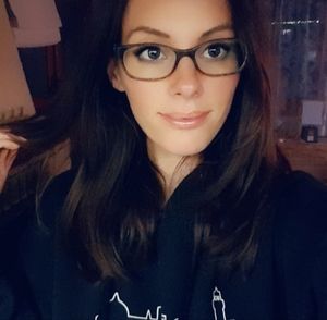 Meet your Posher, Dóra